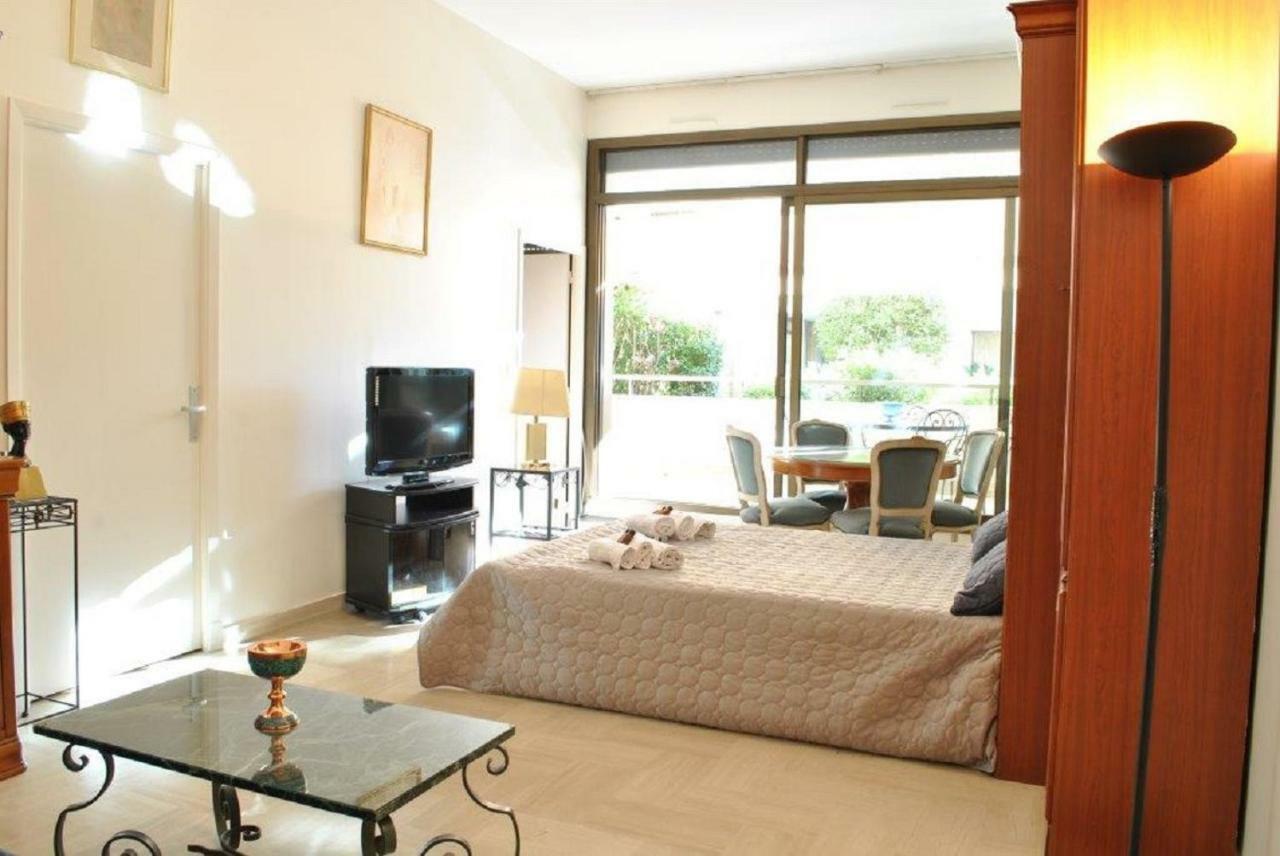 Gray D'albion Lou511 Apartment *